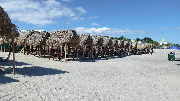 Ranchos de palma frente al mar en Playa Santa Clara