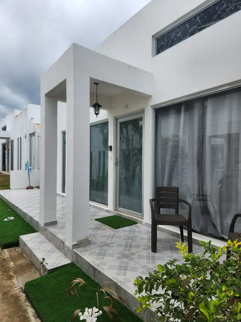 Terraza de entrada de la villa